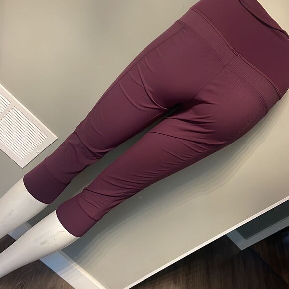 Lululemon size 2 capris - Picture 2 of 3
